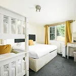 Casa de Férias The Pine Including Games Room, Camp Fire & Hot Tub Bristol