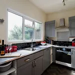 The Pine Including Games Room, Camp Fire & Hot Tub