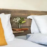 The Pine Including Games Room, Camp Fire & Hot Tub Hébergement de vacances Bristol