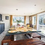 Hébergement de vacances The Pine Including Games Room, Camp Fire & Hot Tub *
