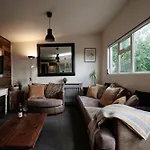 Hébergement de vacances The Pine Including Games Room, Camp Fire & Hot Tub *