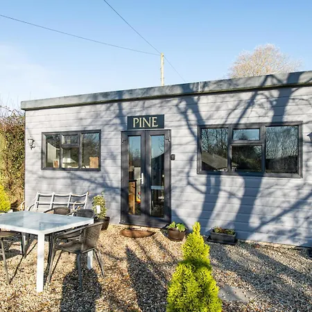 The Pine Including Games Room, Camp Fire & Hot Tub *