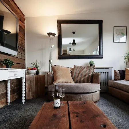 The Pine Including Games Room, Camp Fire & Hot Tub Бристоль