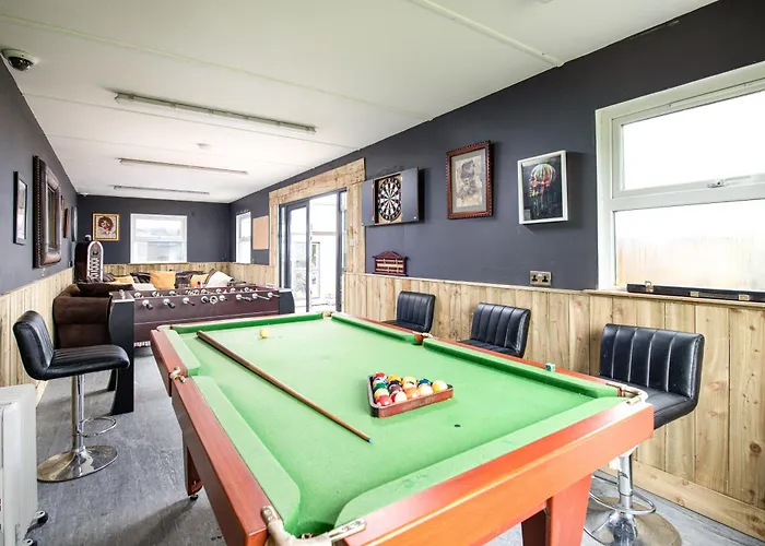 The Pine Including Games Room, Camp Fire & Hot Tub *