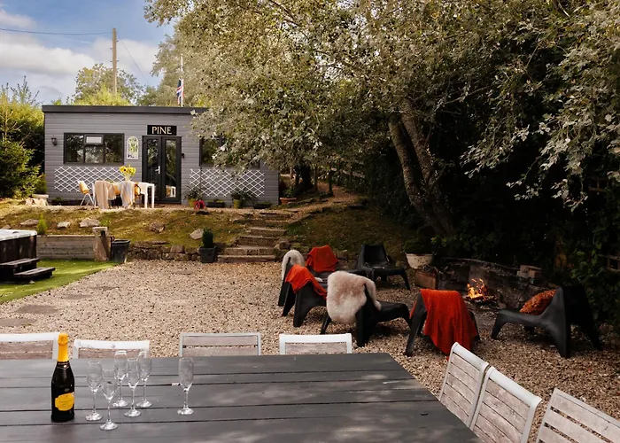 The Pine Including Games Room, Camp Fire & Hot Tub *