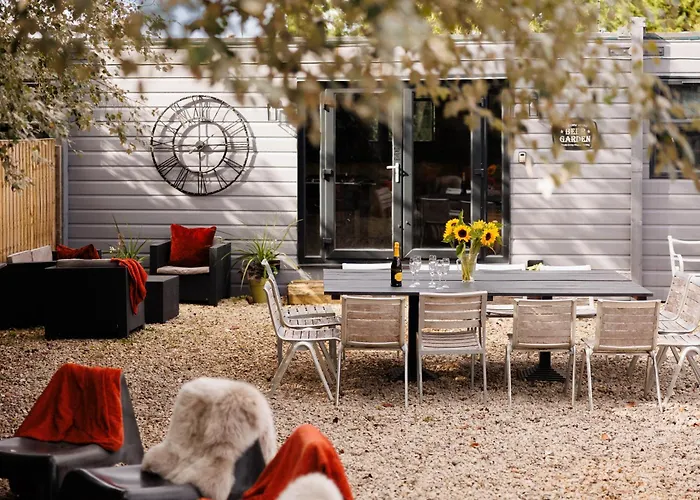 The Pine Including Games Room, Camp Fire & Hot Tub Holiday home *