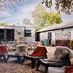 The Pine Including Games Room, Camp Fire & Hot Tub 度假居 *