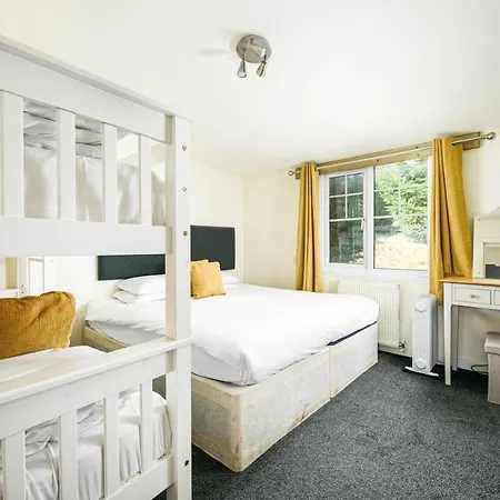 Nyaraló The Pine Including Games Room, Camp Fire & Hot Tub Bristol
