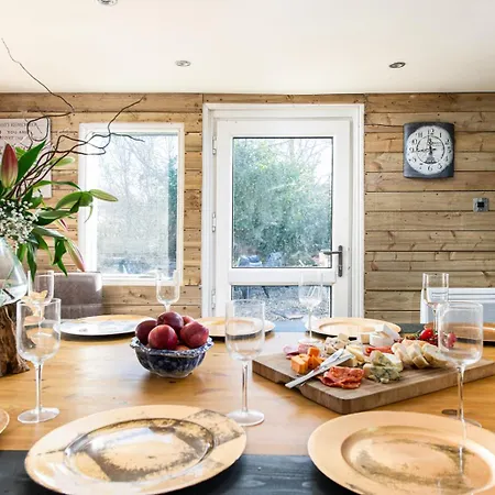 Nyaraló The Pine Including Games Room, Camp Fire & Hot Tub Bristol