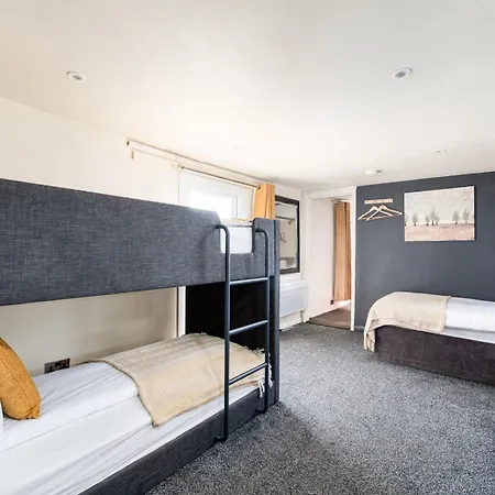 The Pine Including Games Room, Camp Fire & Hot Tub Vakantiehuis *