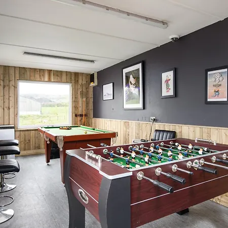 Vakantiehuis The Pine Including Games Room, Camp Fire & Hot Tub *