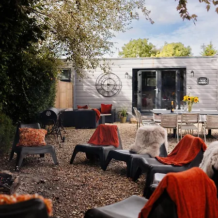 Vakantiehuis The Pine Including Games Room, Camp Fire & Hot Tub Bristol