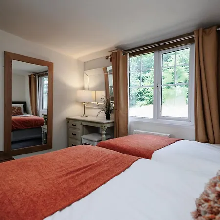 The Pine Including Games Room, Camp Fire & Hot Tub Vakantiehuis Bristol