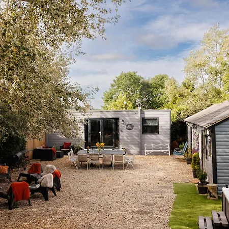 The Pine Including Games Room, Camp Fire & Hot Tub