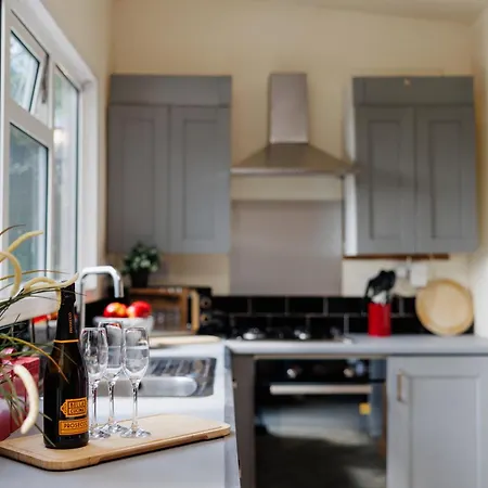 Vakantiehuis The Pine Including Games Room, Camp Fire & Hot Tub