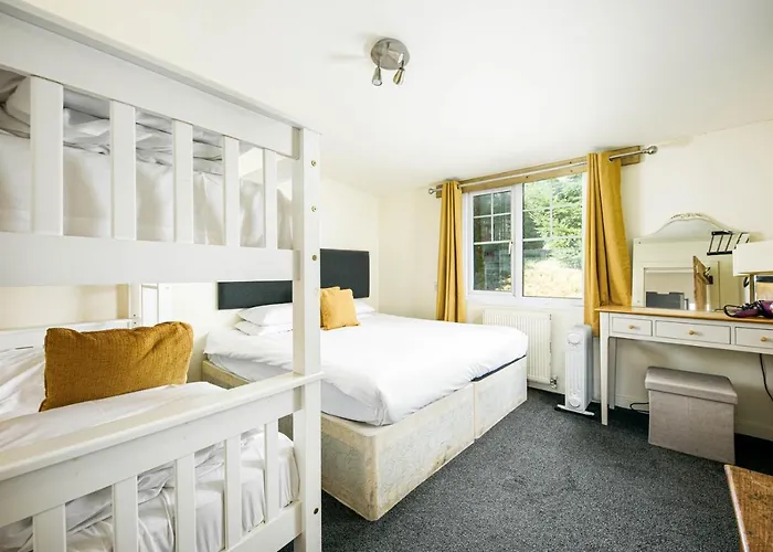 בית נופש The Pine Including Games Room, Camp Fire & Hot Tub בריסטול