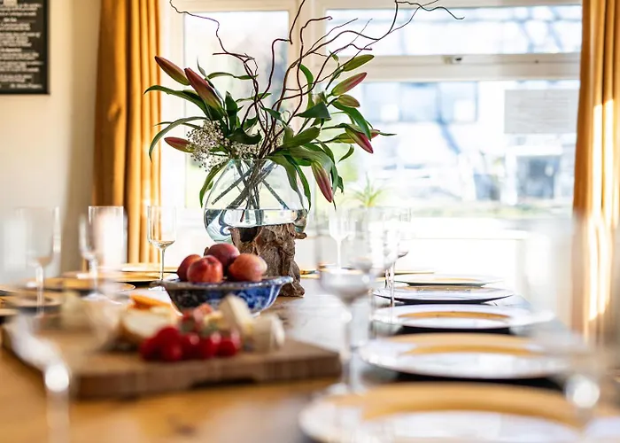 The Pine Including Games Room, Camp Fire & Hot Tub * בריסטול