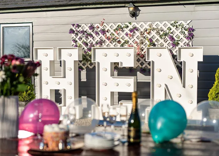 בית נופש The Pine Including Games Room, Camp Fire & Hot Tub