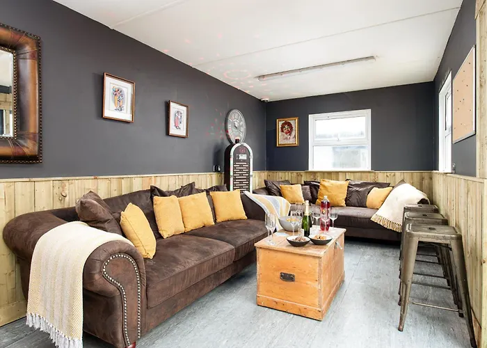 The Pine Including Games Room, Camp Fire & Hot Tub בית נופש