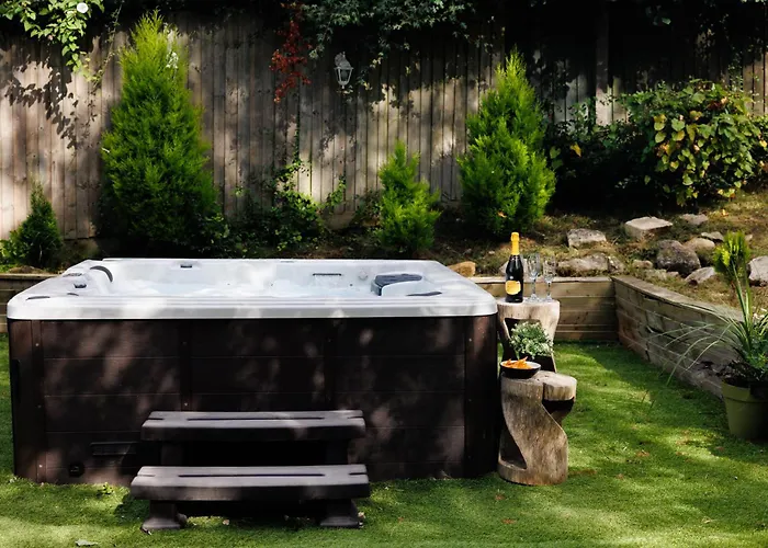 The Pine Including Games Room, Camp Fire & Hot Tub בית נופש