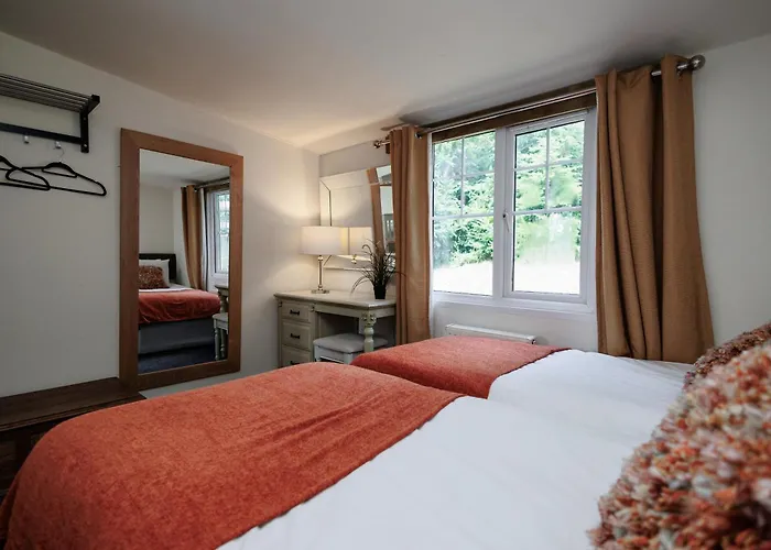 The Pine Including Games Room, Camp Fire & Hot Tub בית נופש בריסטול