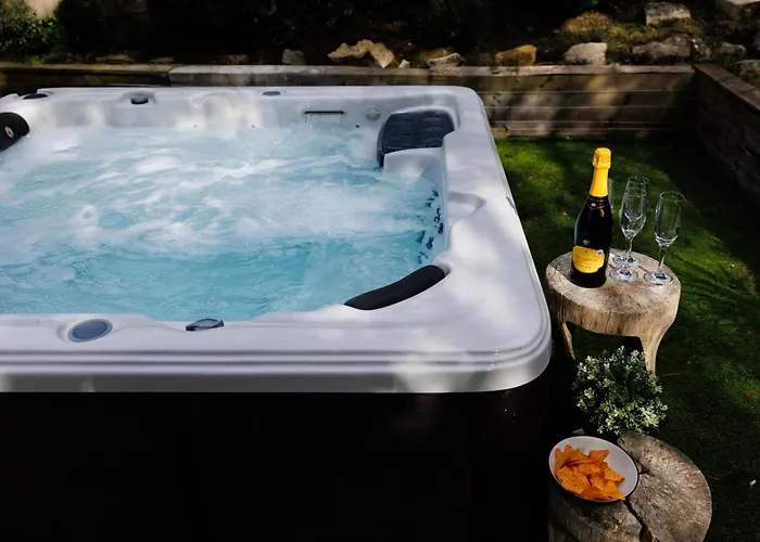 בית נופש The Pine Including Games Room, Camp Fire & Hot Tub *