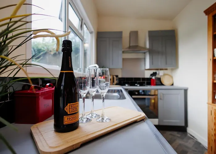 בית נופש The Pine Including Games Room, Camp Fire & Hot Tub בריסטול